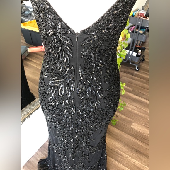 Mac Duggal Black Sequin V-Neck Floor Length Style number 5107 Size 8 - Picture 6 of 9